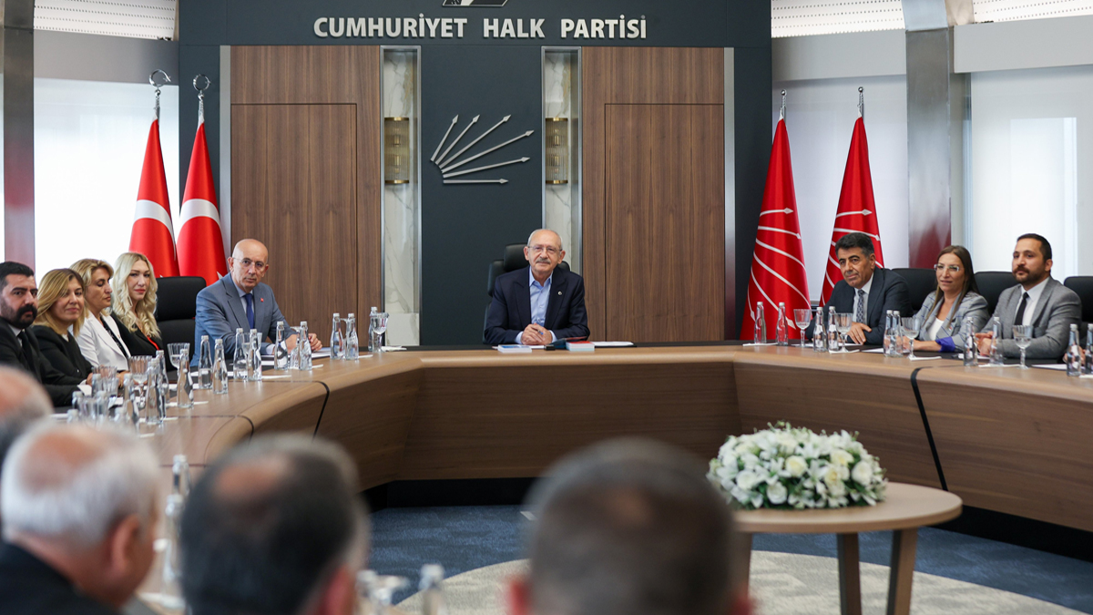 Kılıçdaroğlu, CHP Ankara il yönetimi ile görüştü